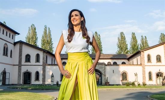 Caterina Balivo is back with a new format Who Wants to Marry my Mom?